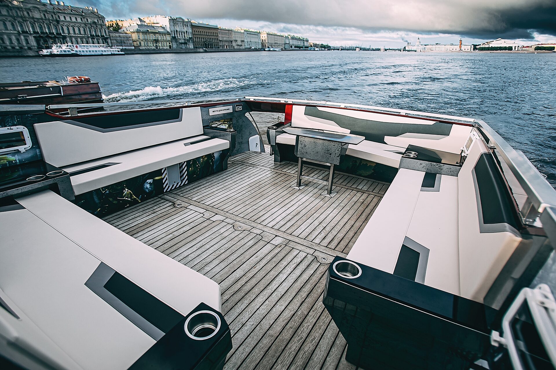 Яхта Белуга