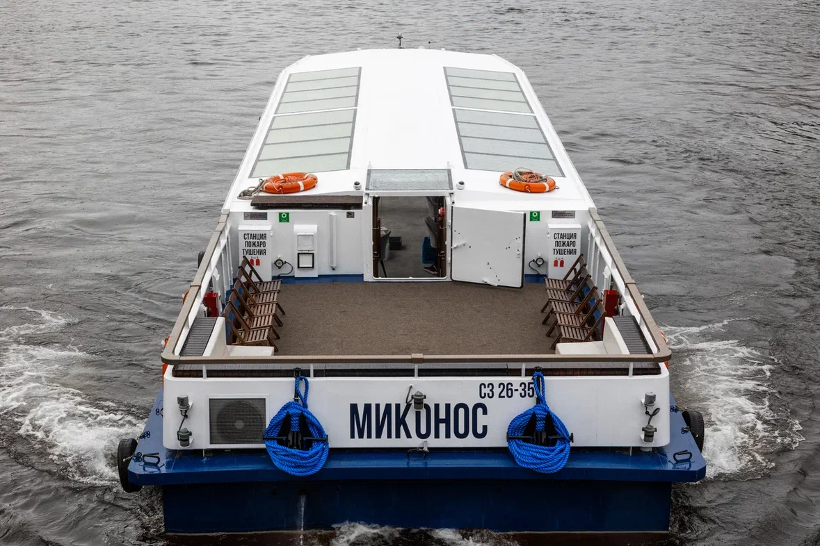 Теплоход Миконос