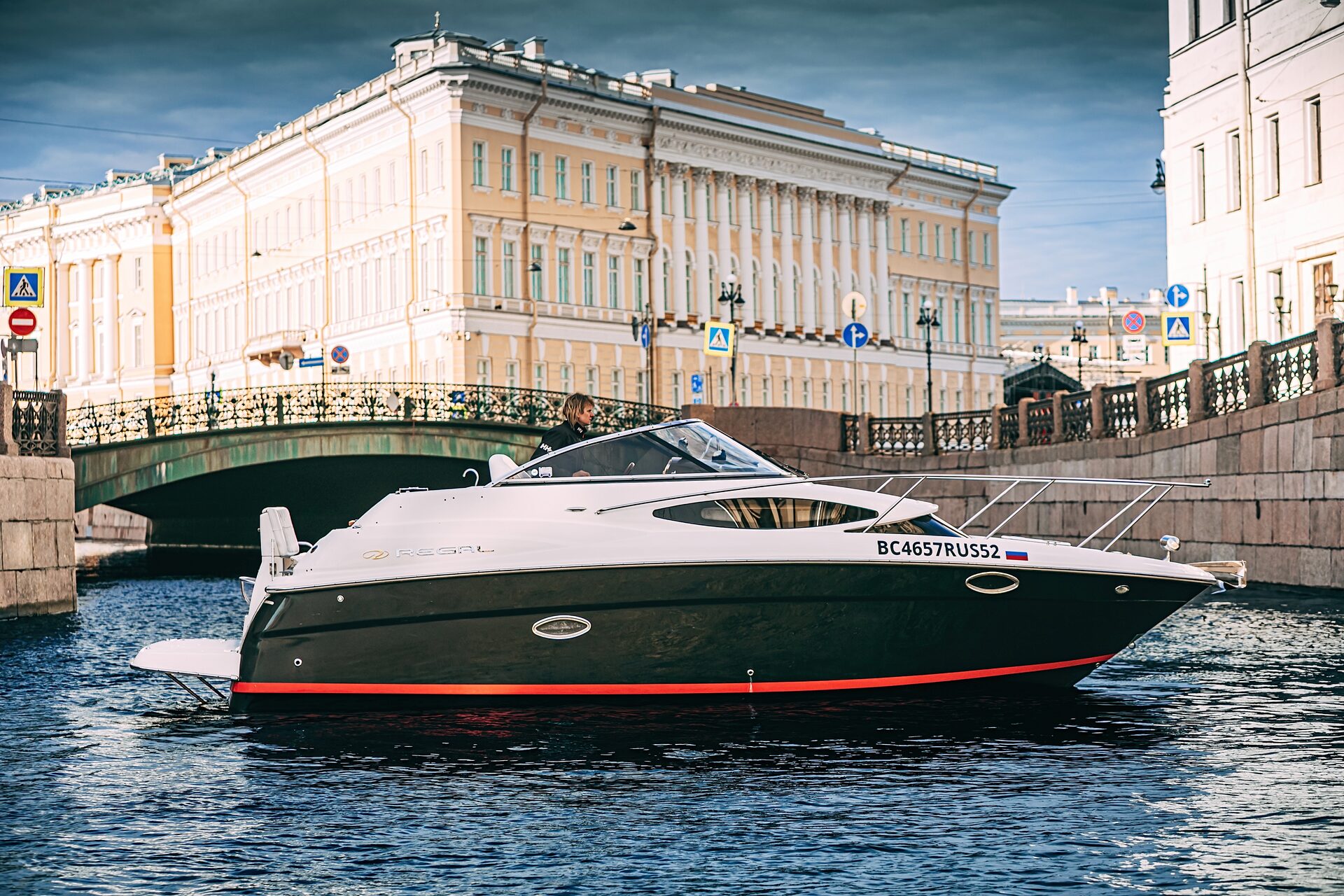 Катер Flash Royal