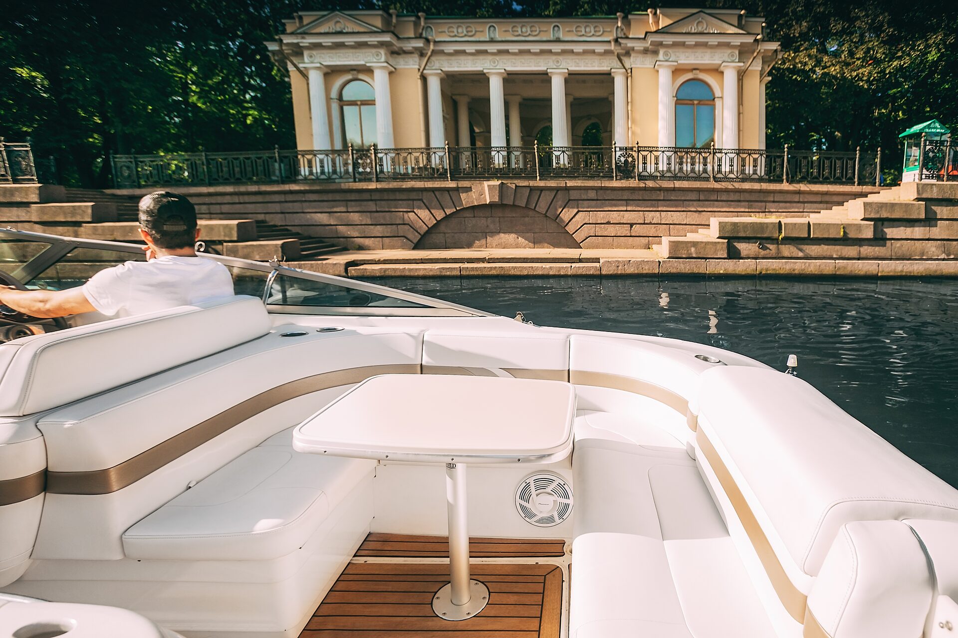 Катер Магнум