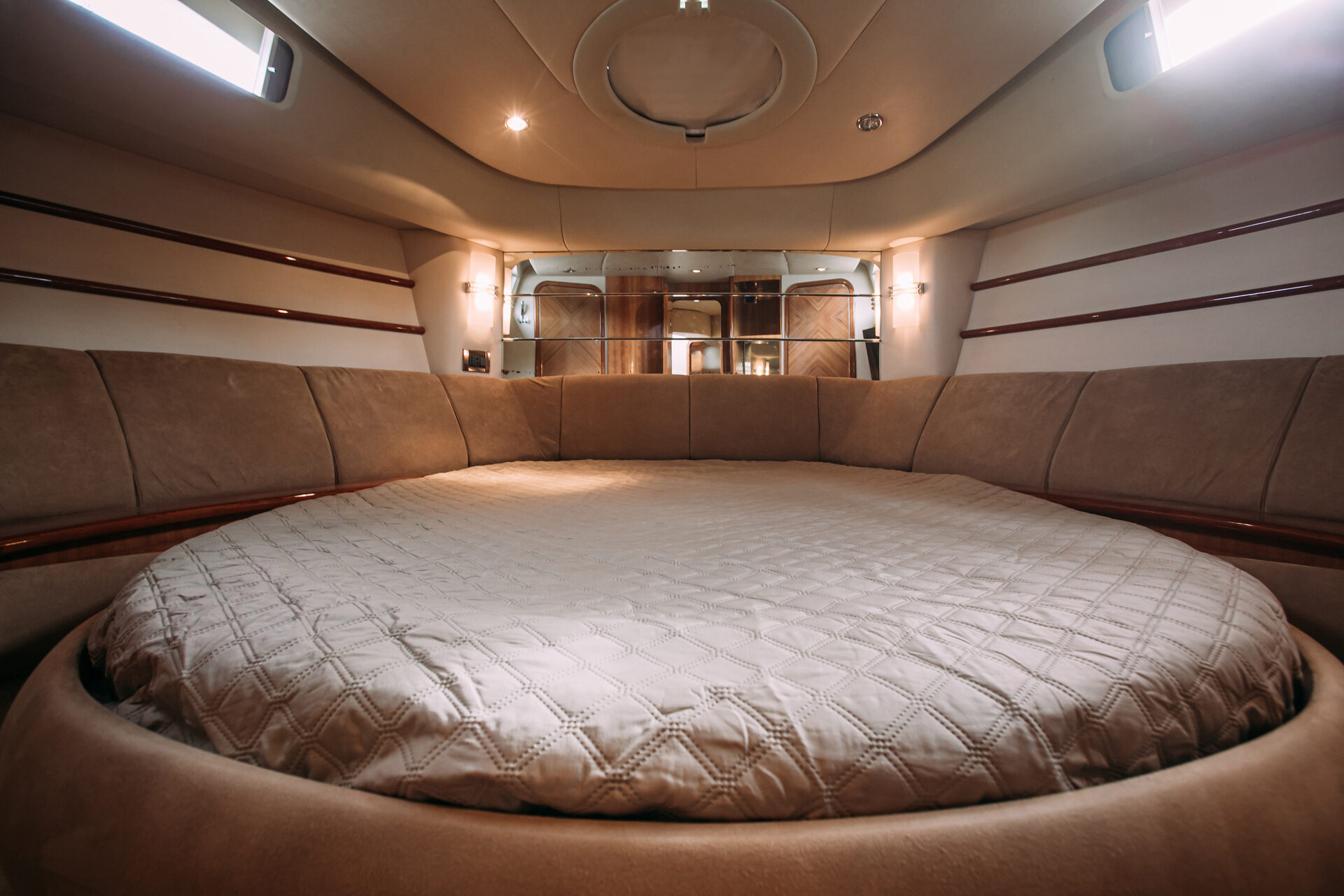 Яхта Корсар